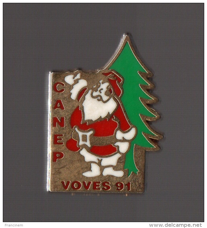 Pin's Pere Noel / Comité De L'Arbre De Noel Des Ecoles Publiques De Voves 91 - Qualité Zamac - Noël