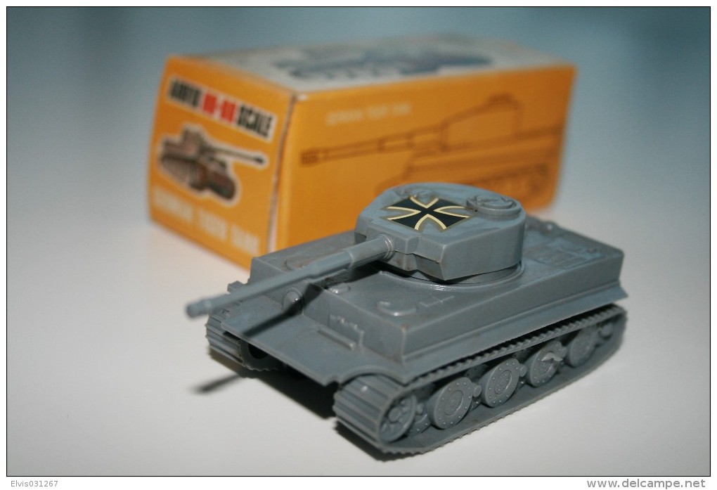 Airfix German Tiger Tank, Scale HO/OO, Vintage, Issued 1960 + Original Box - Figurines