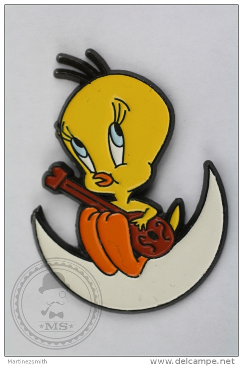 Warner Bross, Looney Tunes Character: Tweety Singing On The Moon- Pin Badge #PLS - Cómics