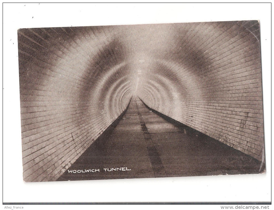 London - Woolwich Foot Tunnel RP - Pub Molyneux's Library  William St - London Suburbs
