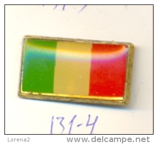 131-4. Pin Bandera Italia - Ciudades