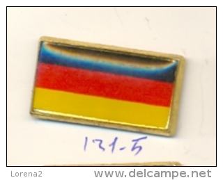 131-5. Pin Bandera República Federal Alemana - Ciudades