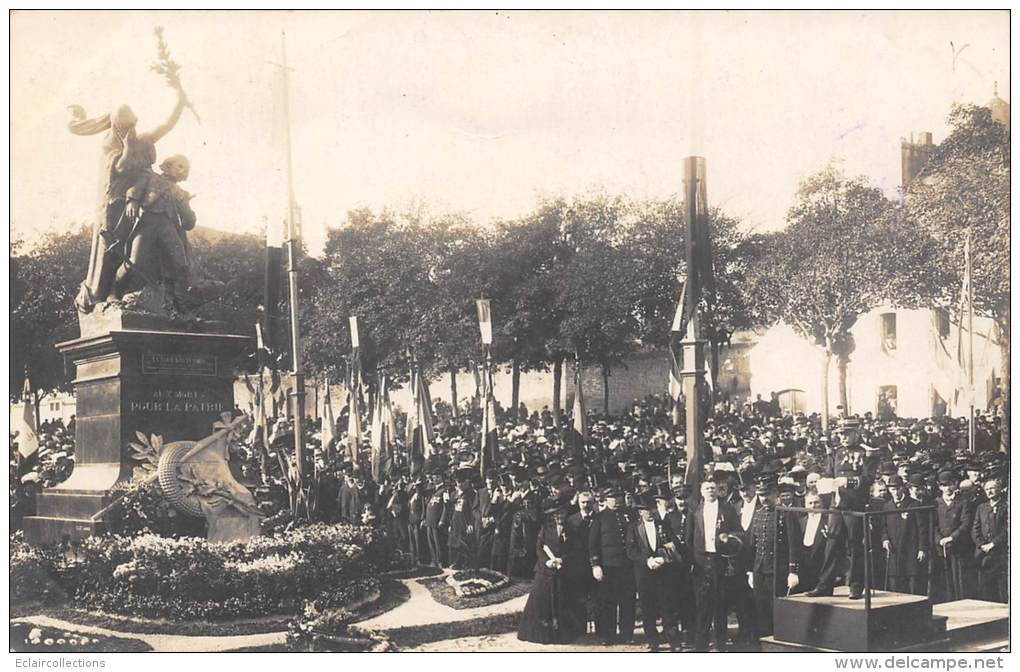 Quimper      29    Carte Photo  Inauguration Monument  (localisée Par Un Delcampeur. Merci.) - Quimper