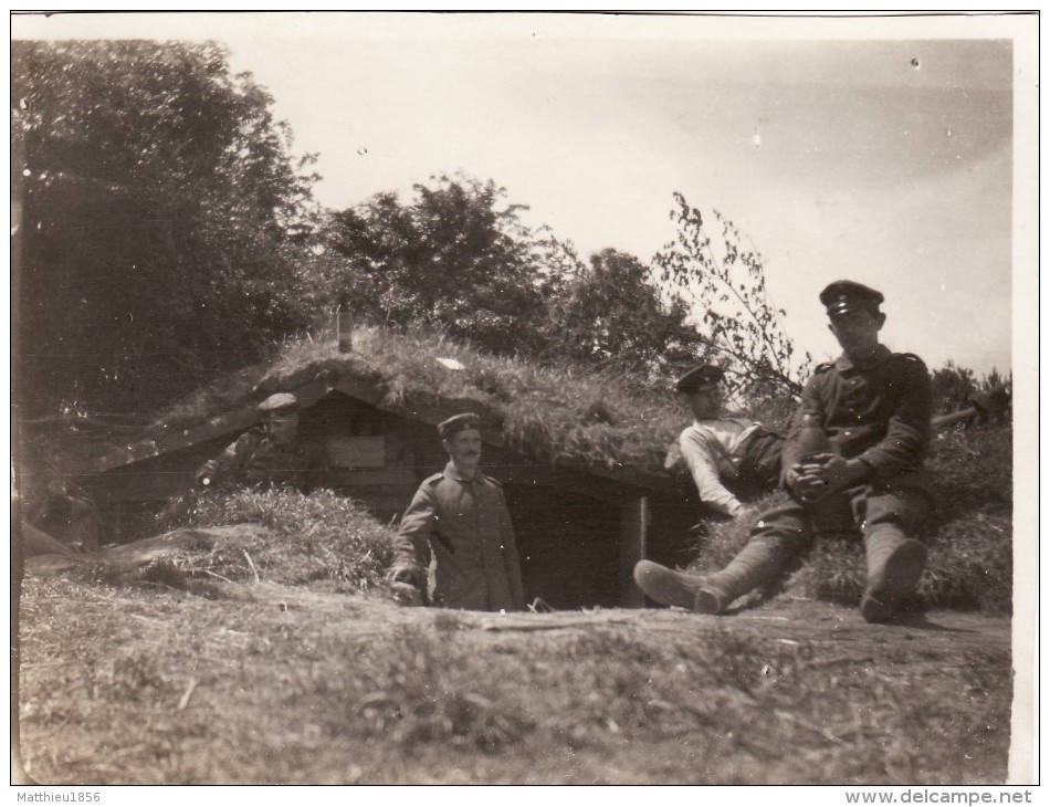 Photo 1915 Secteur BAS-WARNETON (Comines, Komen) - Abri Allemand, Artilleurs (A88, Ww1, Wk1) - Komen-Waasten