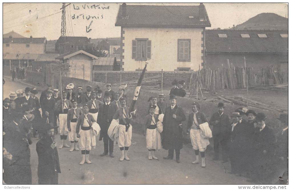 Tunisie    Tunis   Fête  Défilé  On Lit Sur La Pancarte La Vicoire De Tunis   Carte Photo (voir Scan) - Tunisie