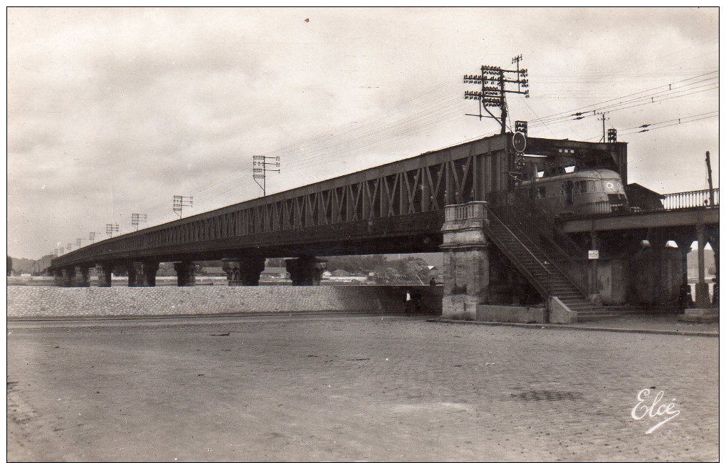 Carte  Photo  33 Bordeaux, La Passerelle , Arrivee D'un Train - Bordeaux