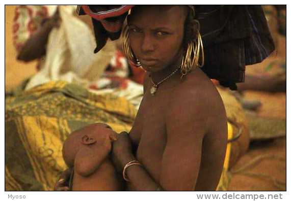 DAKORO 1982, Photo Raymond Fau, Femme Seins Nus, Allaitant Son Bebe - Niger