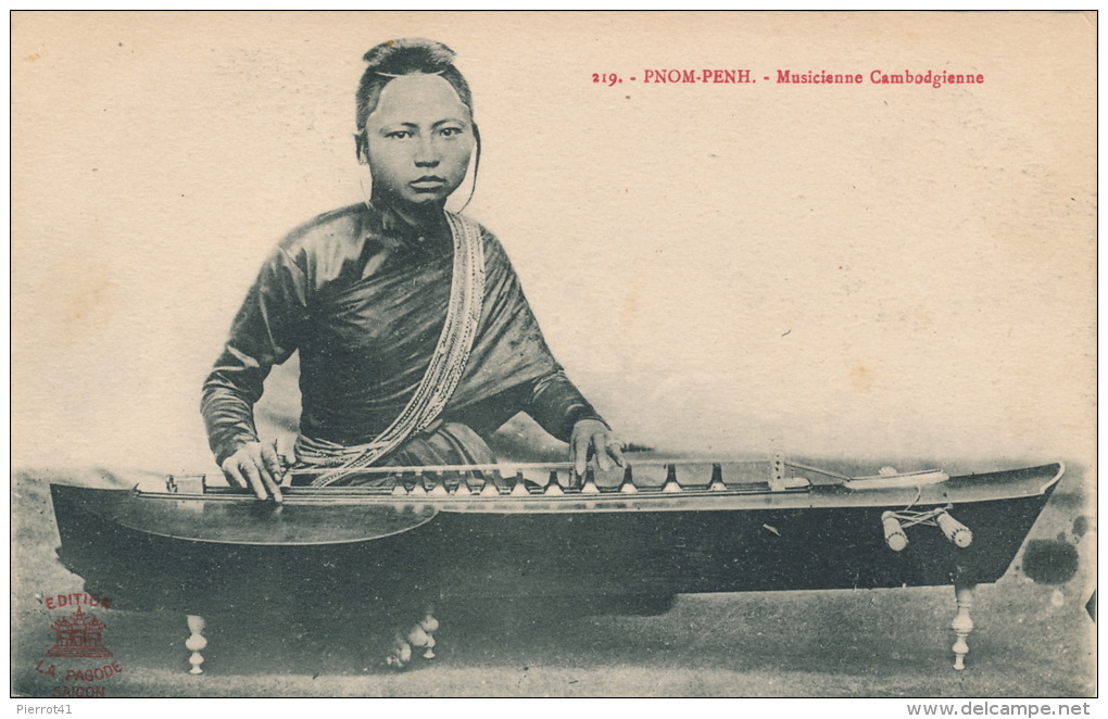 ASIE - CAMBODGE - PHOM PENH - Musicienne Cambodgienne - Cambodge