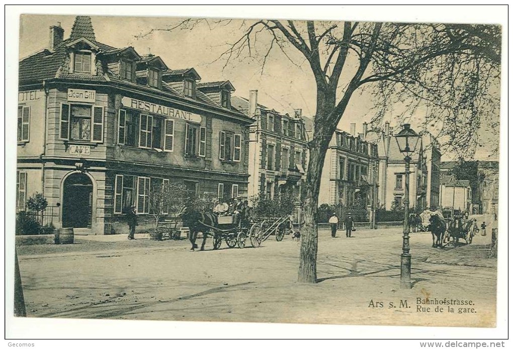 CPA 57 - ARS SUR MOSELLE - Rue De La Gare (Hôtel Restaurant, Attelages...) - Ars Sur Moselle