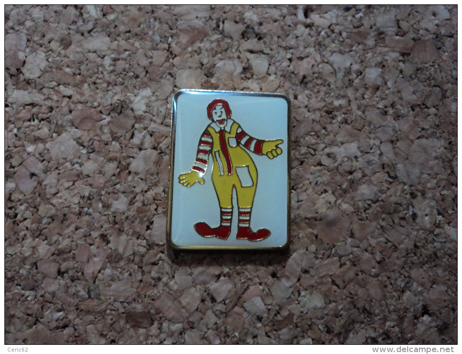 PINS MC DO MC DONALD'S RONALD FOND BLANC - McDonald's