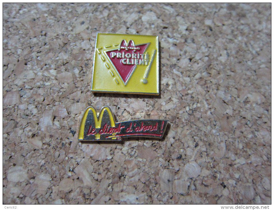 LOT DE 2 PINS MC DO MC DONALD'S PRIORITE CLIENT - LE CLIENT D'ABORD - McDonald's