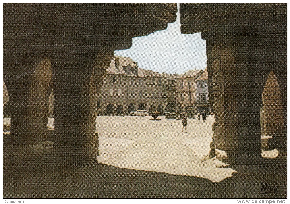 12 - SAUVETERRE De ROUERGUE - La Place Et Les Arcades - Autres & Non Classés