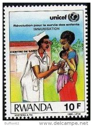 Rwanda (1987) - Vaccination Du Nourrisson Par Piqûre / Immunisation. UNICEF. Child Survival & Development. - Médecine