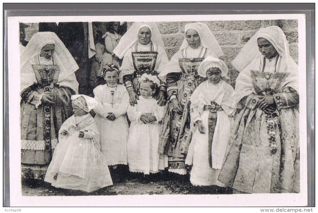 BRIGNOGAN Et PLOUNEOUR - TREZ . Costumes De Fêtes . - Autres & Non Classés