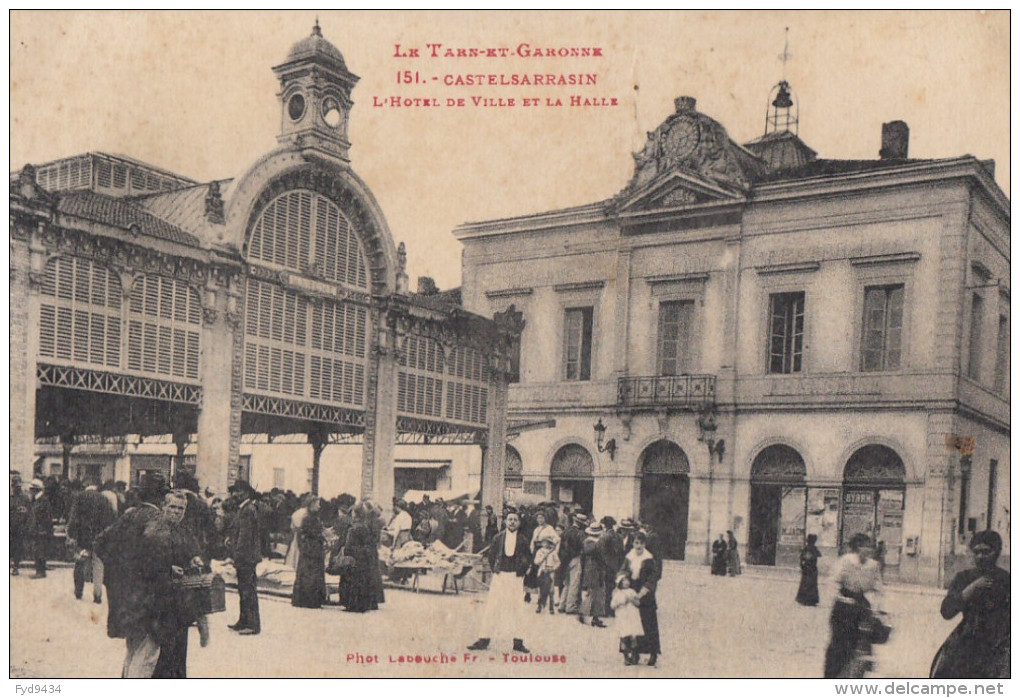 CPA - Castelsarrasin - L'Hôtel De Ville Et La Halle - Castelsarrasin