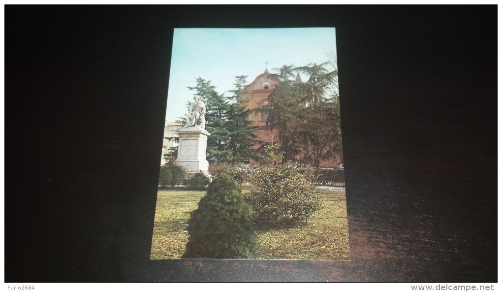 C-19668 CARTOLINA FAENZA - GIARDINO PUBBLICO CHIESA DI SAN FRANCESCO COL MONUMENTO A EVANGELISTA TORRICELLI - Faenza