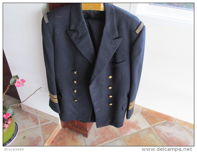 UNIFORME DE CAPITAINE DE VAISSEAU DE LA MARINE FRANCAISE - Uniformes