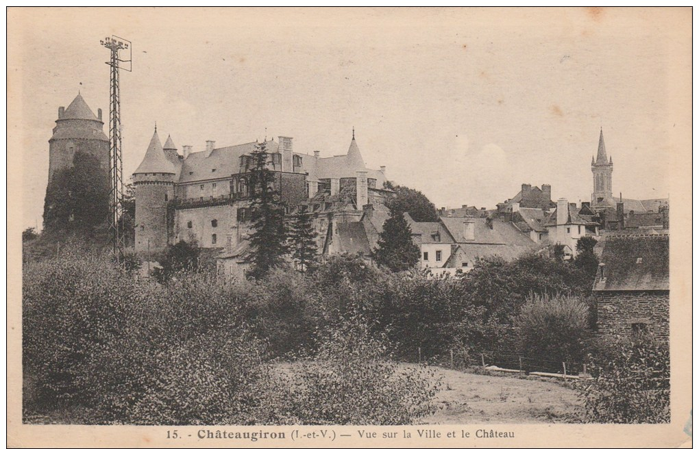 24M - 35 - Châteaugiron - Ille-et-Vilaine - Vue Sur La Ville Et Le Château - N° 18 - Châteaugiron