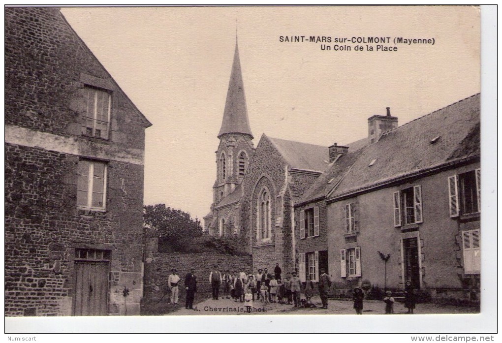 Saint-Mars-sur-Colmont.. Très Animée.. Belle Vue De La Place.. L´Eglise.. Carte RARE - Autres & Non Classés