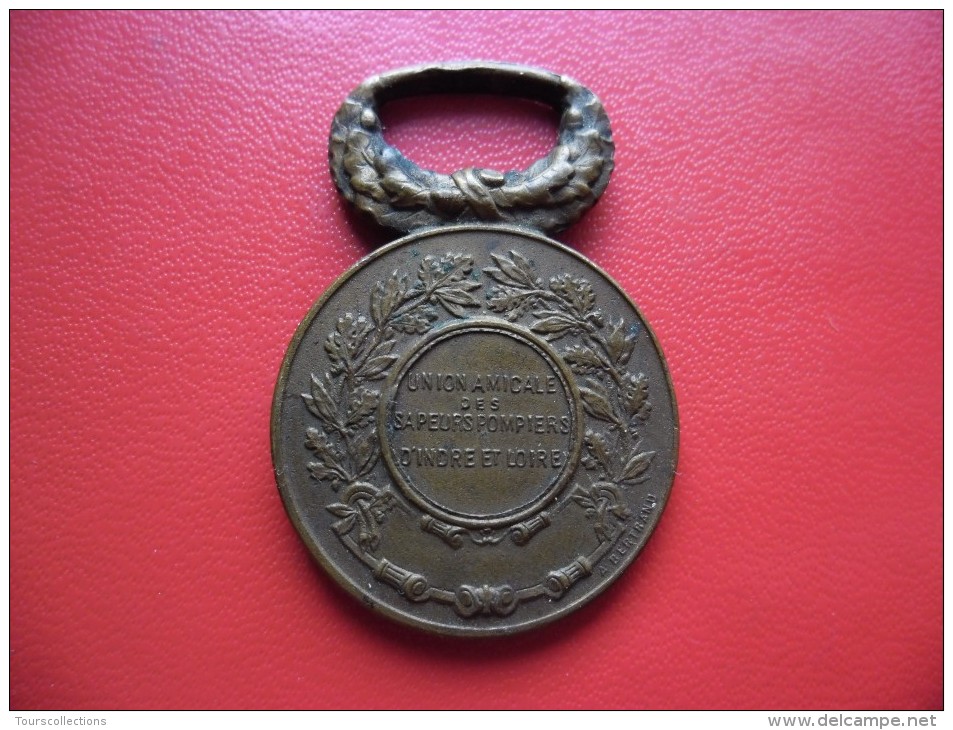 MEDAILLE Ancienne En Bronze DE POMPIER @ Union Amicale Des Sapeurs Pompiers D' Indre Et Loire (37) Dévouement - Courage - Firemen