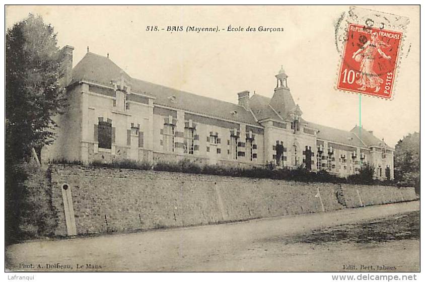 Depts Div-mayenne- V21- Bais - L Ecole Des Garcons   - Carte Bon Etat  - - Bais