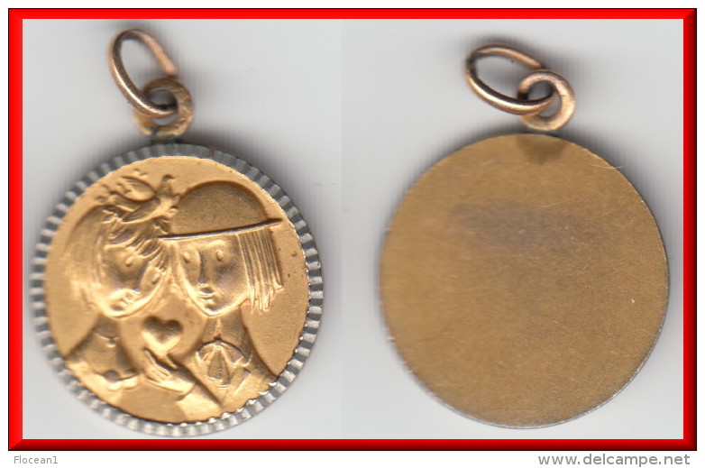 **** MÉDAILLE - PENDENTIF - LES AMOUREUX DE PEYNET - SAINT-VALENTIN - MURAT - PLAQUE OR **** ACHAT IMMEDIAT - Pendentifs