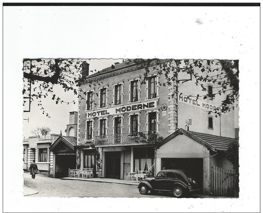 42 Loire St Saint Just En Chevalet Hotel Moderne  Automobile Juva Quatre  Renault Ed Charpenet Neuve TBE - Autres & Non Classés