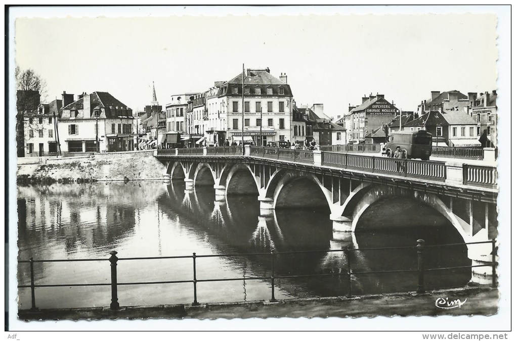 CPSM MONTLUCON, LE PONT ST SAINT PIERRE, Format 9 Cm Sur 14 Cm Environ, ALLIER 03 - Montlucon