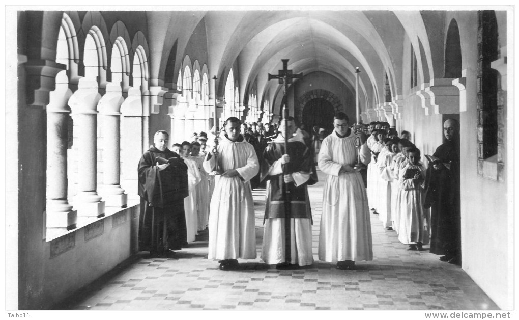 En Calcat  - Procession Dans Le Cloître - Dourgne