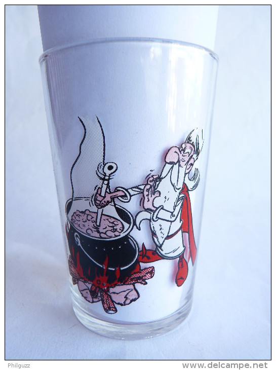 VERRE ASTERIX AMORA 1968 37c PANORAMIX MELANGE SA POTION 4 Couleurs Fond Tramé - Art De La Table