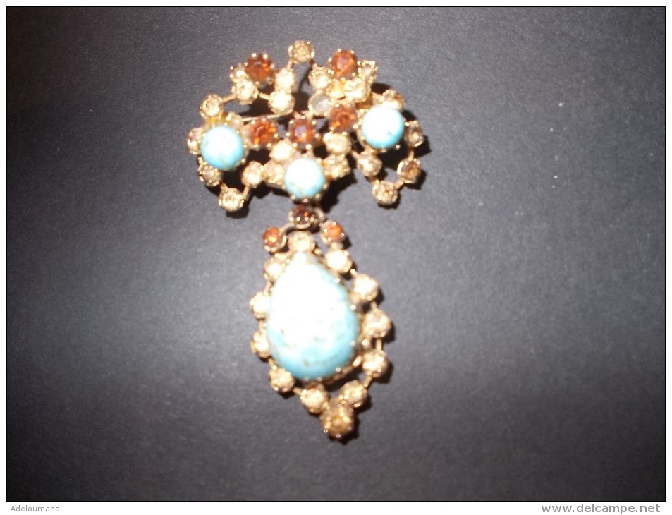 BELLE BROCHE 1920  D´ORIGINE  STRASS ET 3 TURQUOISES - COMPLETE- FERMOIR ANCIEN- HAUTEUR:6cm - Brooches