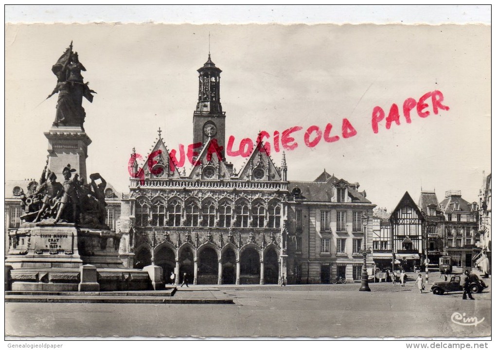 02 - SAINT QUENTIN - L' HOTEL DE VILLE  LA RUE CROIX BELLE PORTE ET LE MONUMENT - Saint Quentin