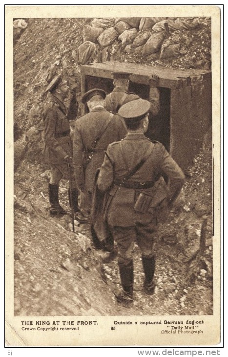 The King At The Front Outside A Captured German Dug-out Black & White Postcard 1917 - Unclassified