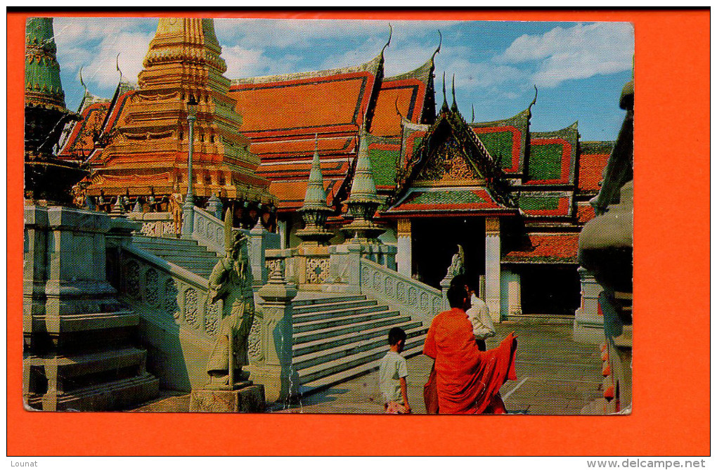 BANGKOK - Inside The Grounds Of Wat Phra Keo (pli Milieu) - Tailandia