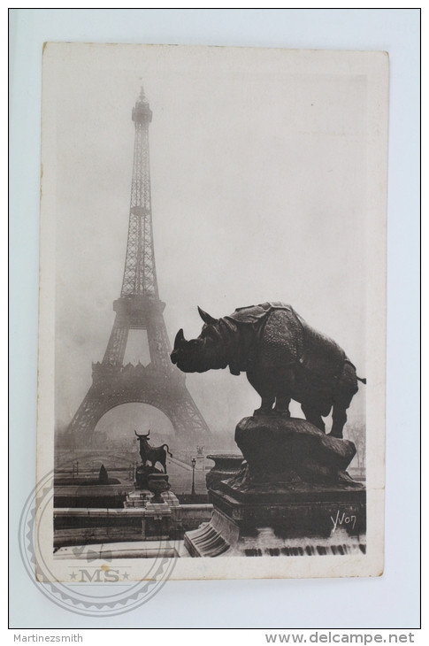 Old Postcard France, Paris - Tour Eiffel & Rhinoceros/ Rhino - Posted 1930 - Tour Eiffel