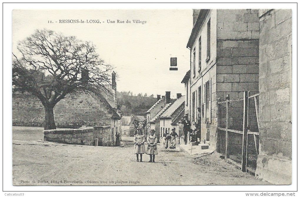 RESSONS-le-LONG (Aisne) - Une Rue Du Village - Animée - Photo Obtenue Avec Les Plaques Jougla - Autres & Non Classés