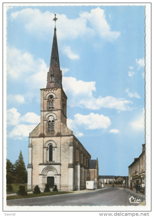 VOUNEUIL Sur VIENNE. - La Place De L'Eglise . CPM Dentelée RARE - Vouneuil Sur Vienne