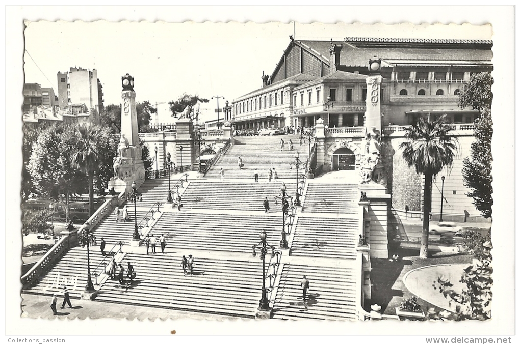 Cp, 13, Marseille, Escalier Monumental De La Gare St-Charles, Voyagée 1966 ?? - Quartier De La Gare, Belle De Mai, Plombières