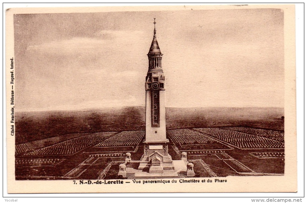 CP, MILITARIA, CIMETIERES MILITAIRES, N.-D.-de-LORETTE, Vue Panoramique Du Cimetière Et Du Phare, Vierge - Cimiteri Militari