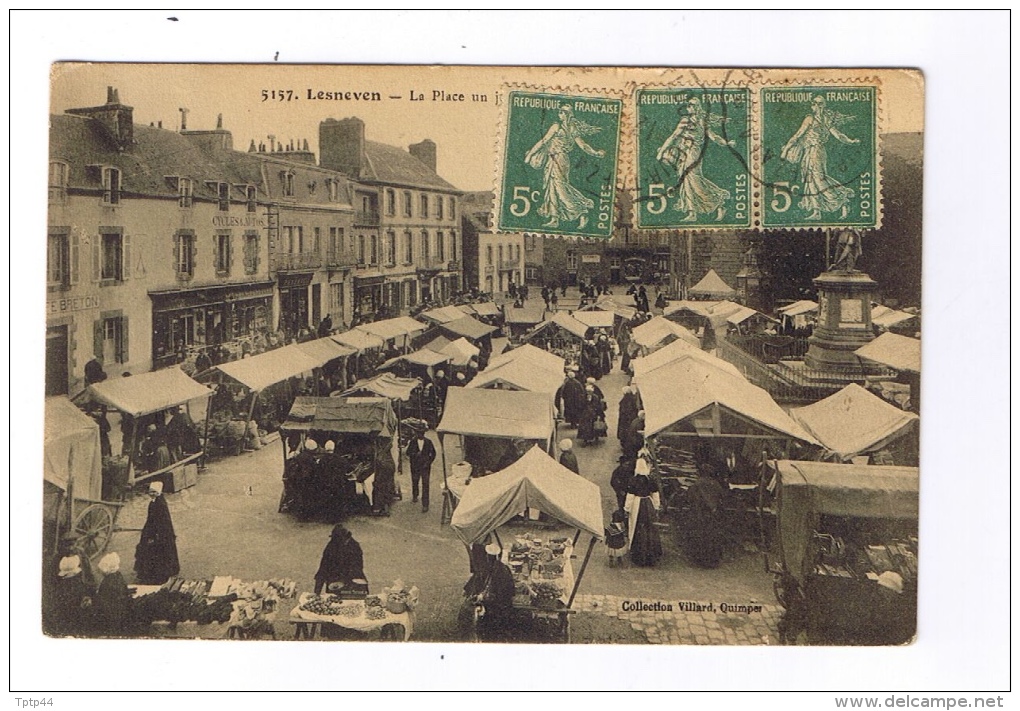 LESNEVEN  -  La Place Un Jour De Marché - Lesneven