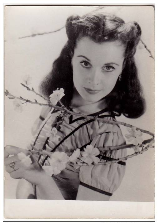 ACTRESS VIVIEN LEIGH OLD POSTCARD - Actors