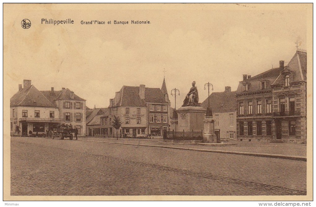 Philippeville - Grand'Place Et Banque Nationale - 1935 - Philippeville