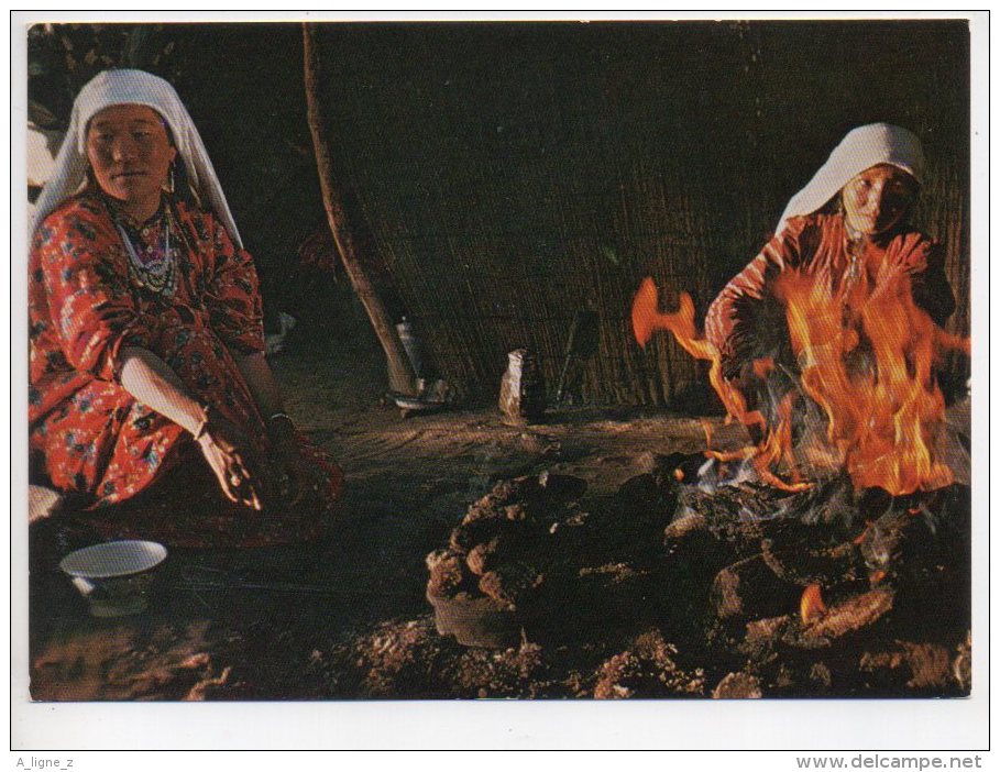 REF 186 CPSM AFGHANISTAN Bread Baking In The Afghan Pamirs - Afghanistan