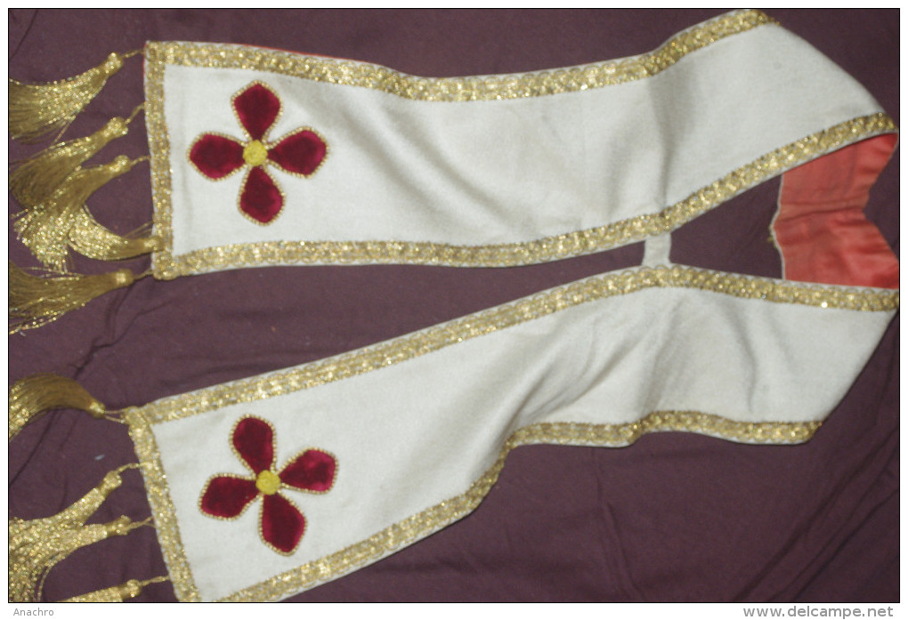 COL CHASUBLE DE PRETRE EGLISE Brodé OR Et VELOURS - Religion & Esotérisme