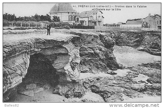 44 - PREFAILLES - Grotte Dans La Falaise Et Chalets Sur La Cote - TBE - Préfailles