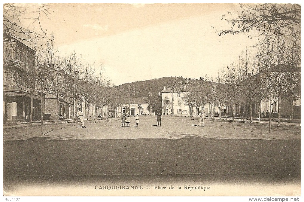 Cpa  Carqueiranne  Place De La Republique - Carqueiranne