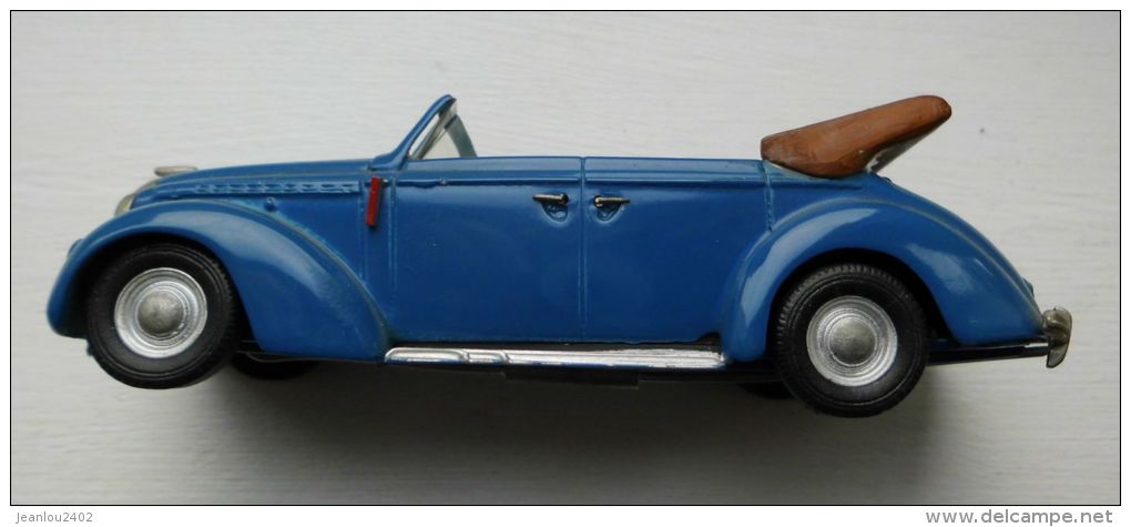 OPEL ADMIRAL CABRIOLET BLEU 1/43 - Oud Speelgoed