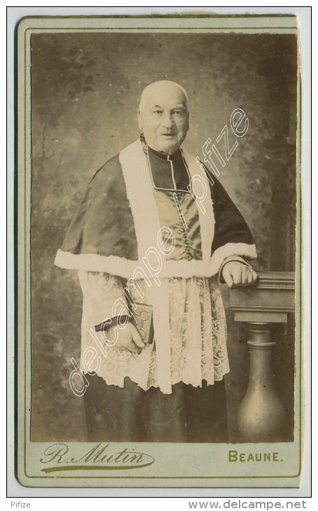 CDV 1890-1900 R. Mutin à Beaune. Curé De Pernand. - Anciennes (Av. 1900)