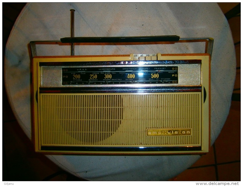 ANCIENNE RADIO  TRANSISTOR  AMPLIVISION  FONCTIONNE - Appareils