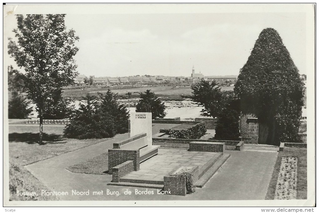 Bossum.  -  Plantsoen Noord Met Burg, De Bordes Bank;  1944 Naar  Amsterdam - Bussum